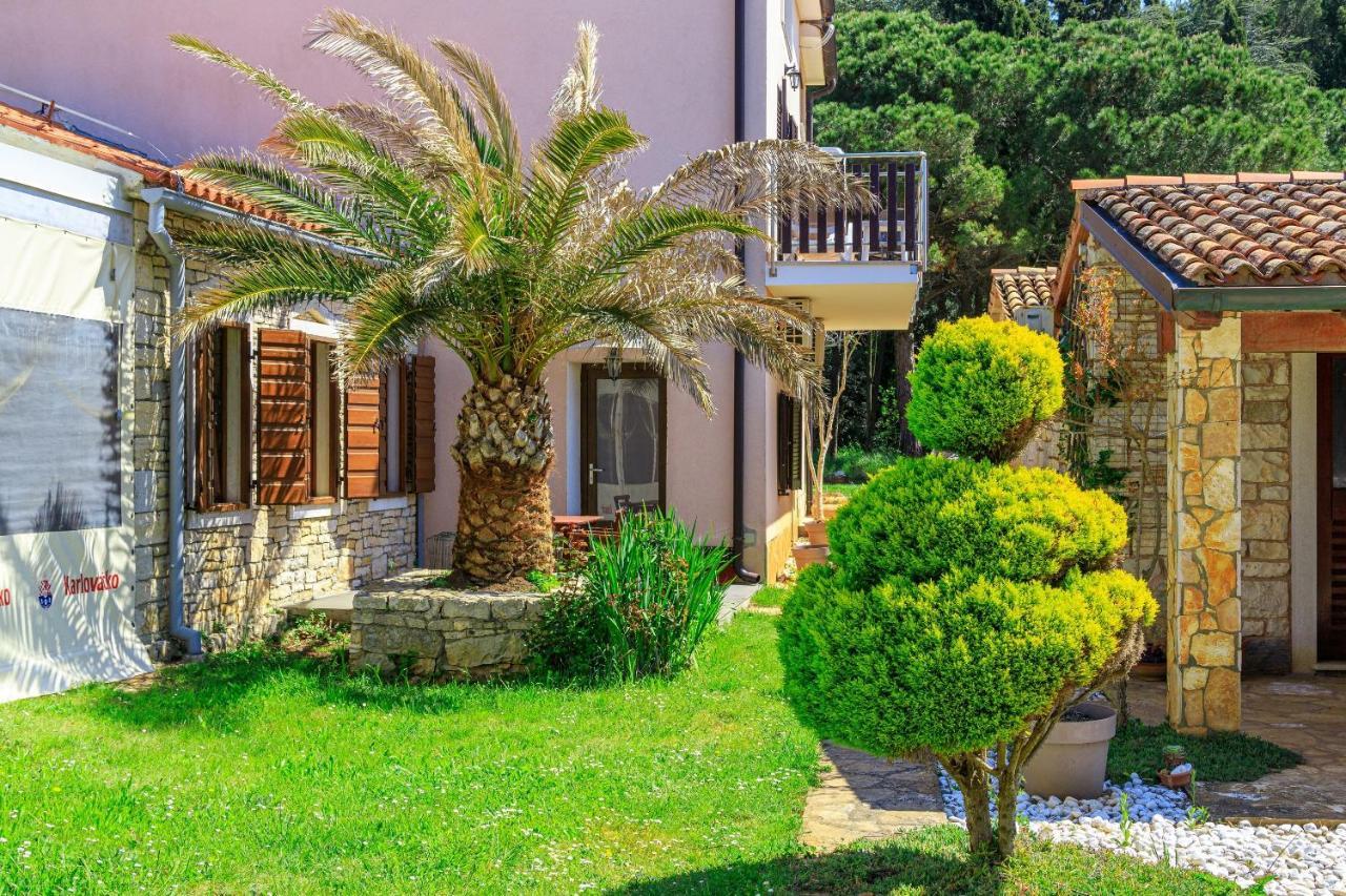 Cuvi Beach Apartments Rovinj Exterior foto